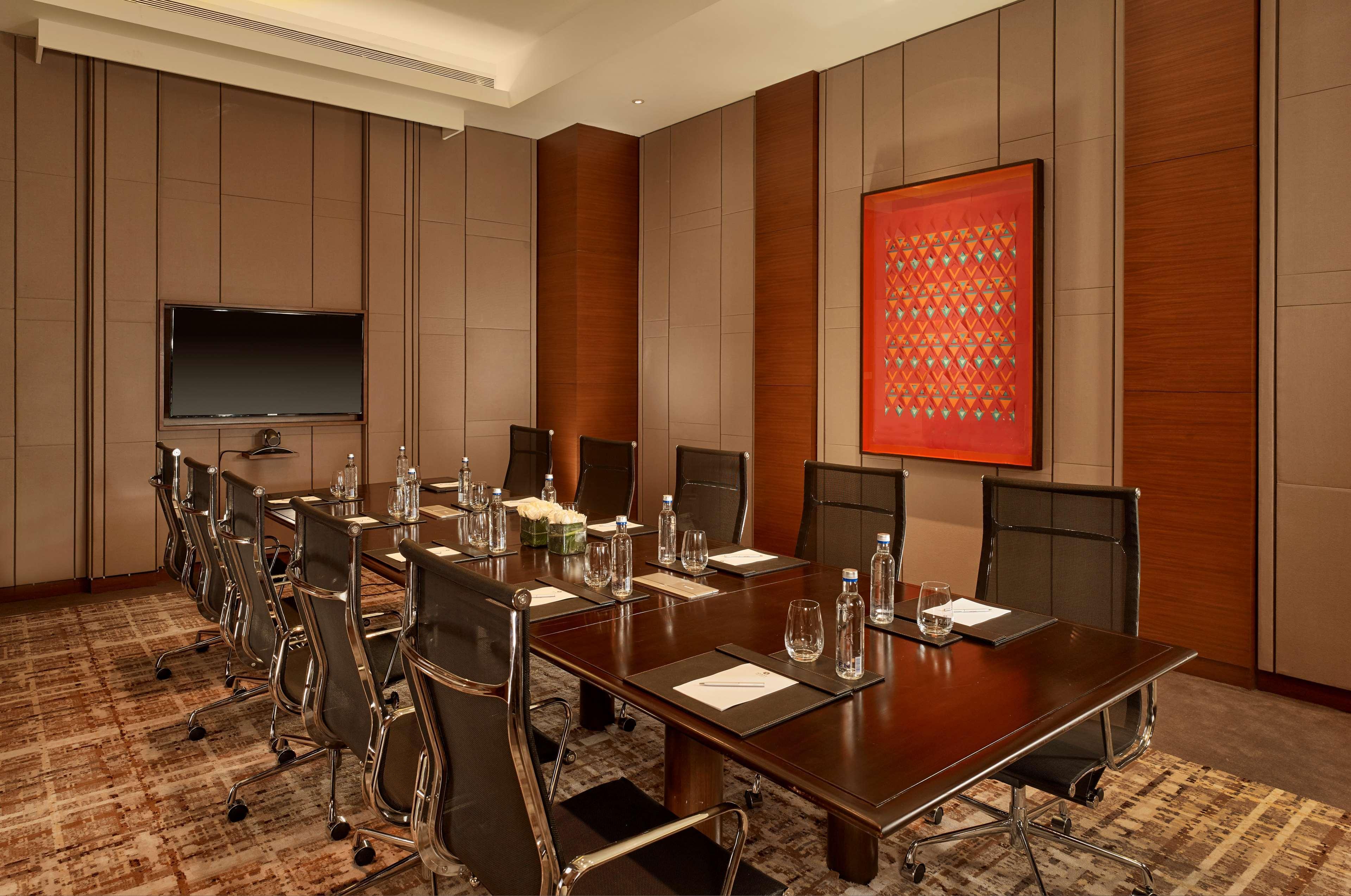 Hyatt Regency Chandīgarh Exteriér fotografie A boardroom at the Taj Mahal Palace, Mumbai, India