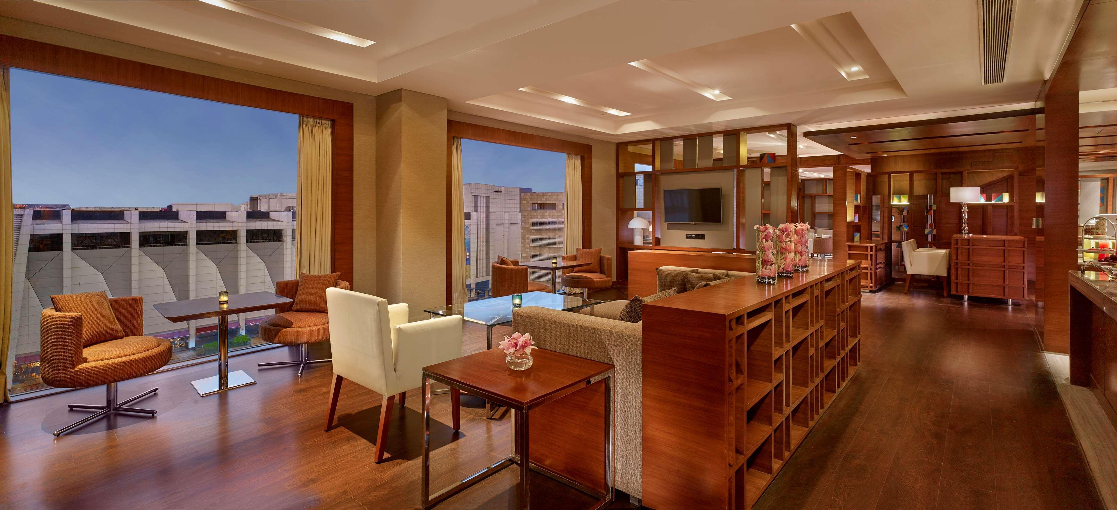 Hyatt Regency Chandīgarh Exteriér fotografie Club Lounge at the hotel